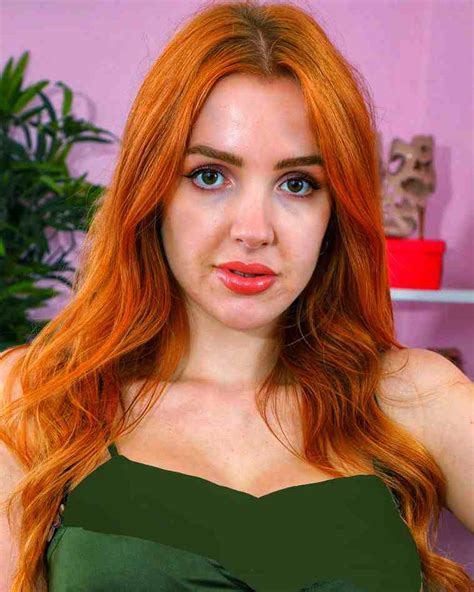 Scarlett Jones Porn Videos